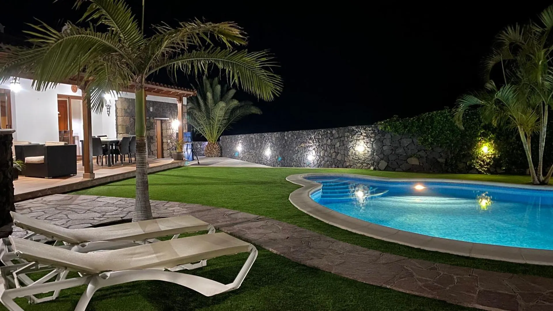 Villa Villamocanes La La Frontera España